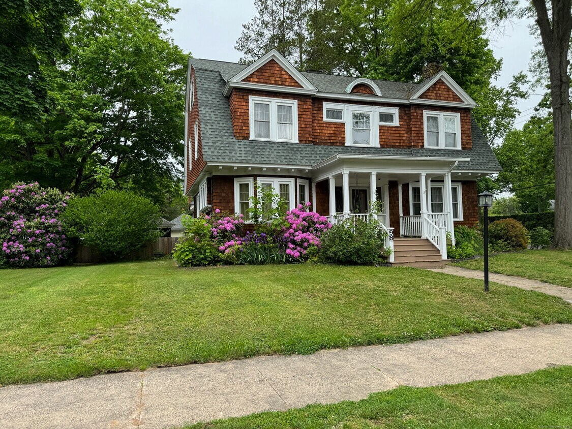 Foto principal - 98 Alden Ave