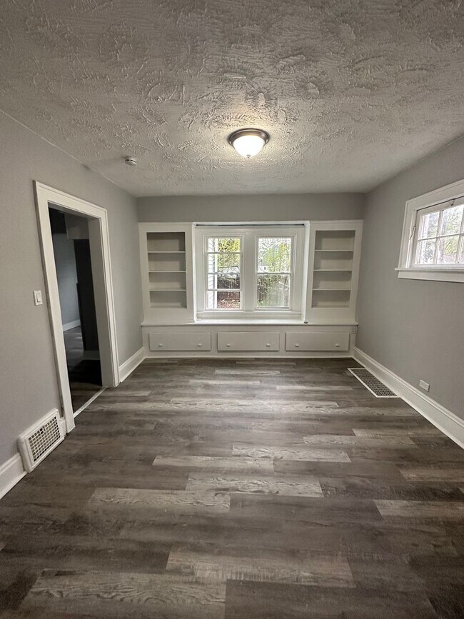 Building Photo - 4bd Single Garfield Cash Pay