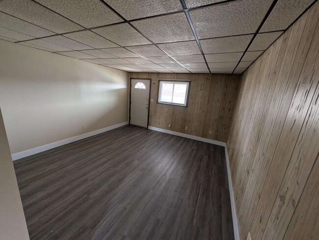 Building Photo - 209 W Oak St