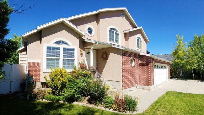 Building Photo - 3788 Queenspointe Cir