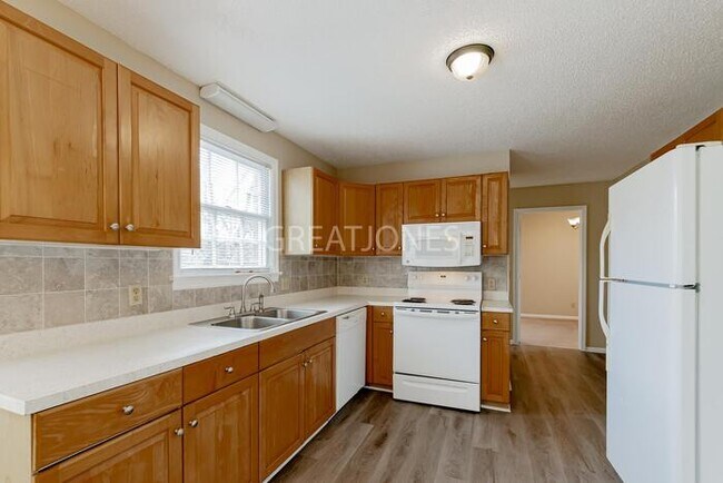 Foto del edificio - 9574 Windsor Lake Blvd