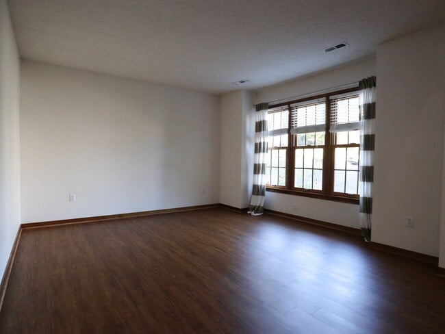 Building Photo - 4-Bedroom Home on Quiet Cul-de-Sac - Must See