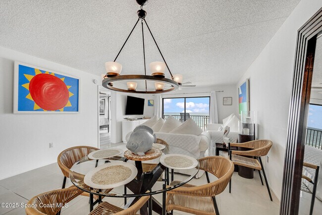 Building Photo - 1465 Jimmy Buffett Mem Hwy