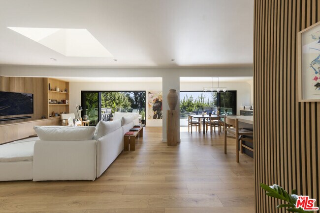 Foto del edificio - 2244 Talmadge St
