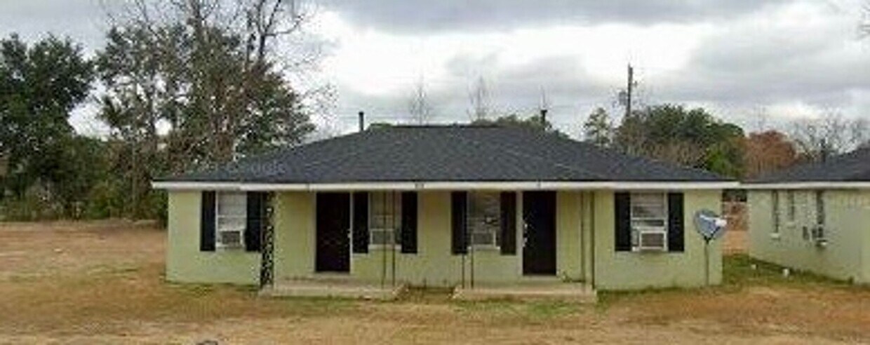 Foto del edificio - 2 Bedroom 1 Bath Brick Unit