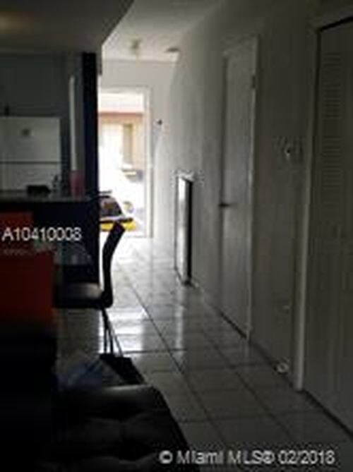 Foto del edificio - 8031 NW 8th St