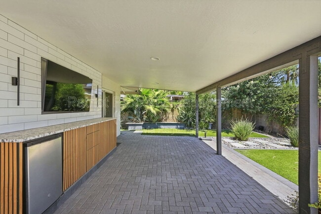 Building Photo - 207 E El Caminito Dr
