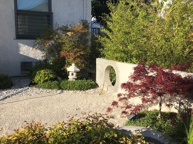 Foto del edificio - 1355 W 23rd St