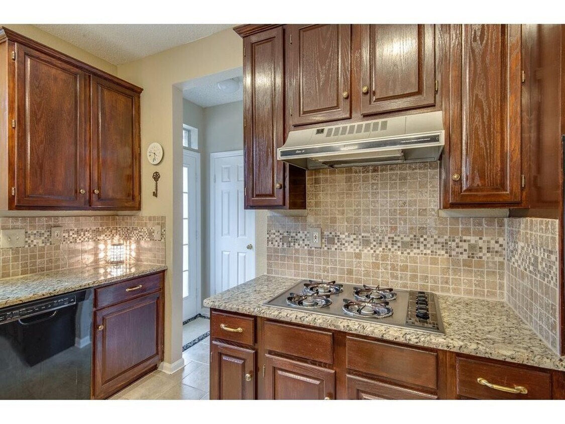 Foto del edificio - 5105 Broken Bow Dr