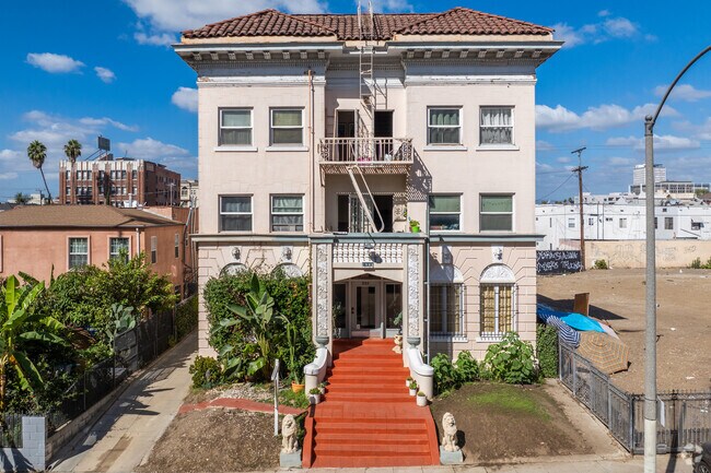 Foto del edificio - 833 S Mariposa Ave