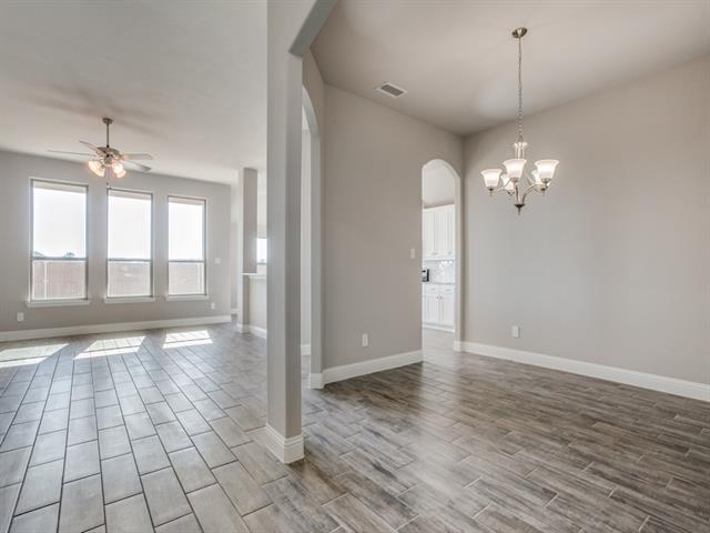 Building Photo - 533 Redbud Dr