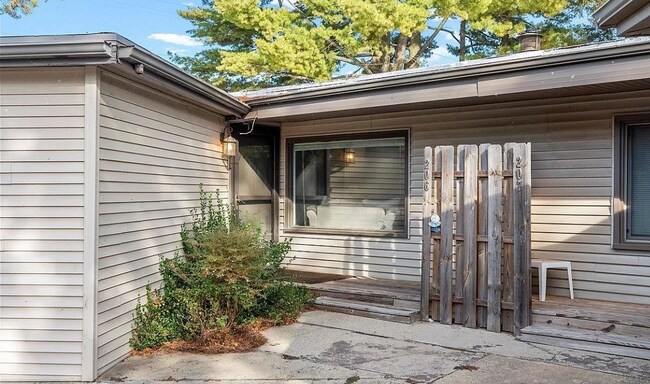 Puerta principal - 6600 6th Street Frontage Rd E