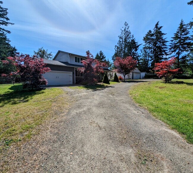 Foto del edificio - Large 4 Bedroom Home for rent in PO - Over Two Acres and Room to Roam!
