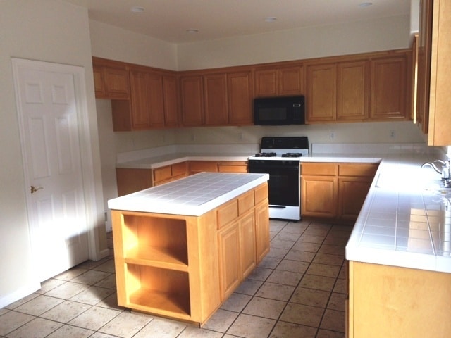 Foto del edificio - Coming Soon! Great 4 Bedroom Home in Gilroy, Close to Schools and Parks!