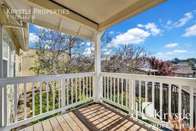 Building Photo - Spacious home with partial views