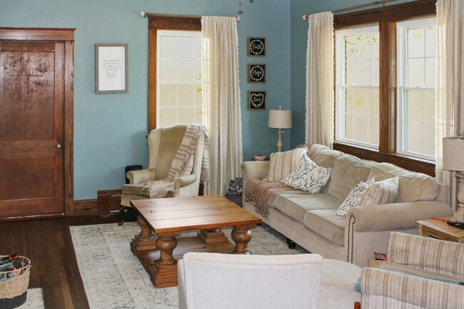 Foto del edificio - 5 bedroom on 2 acres