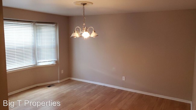 Building Photo - 3 br, 2.5 bath House - 4930 Blossom Ln