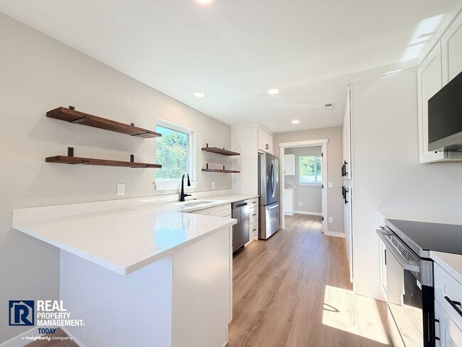 Foto del edificio - Updated Orting Charmer | In-Unit Washer/Dryer & A/C