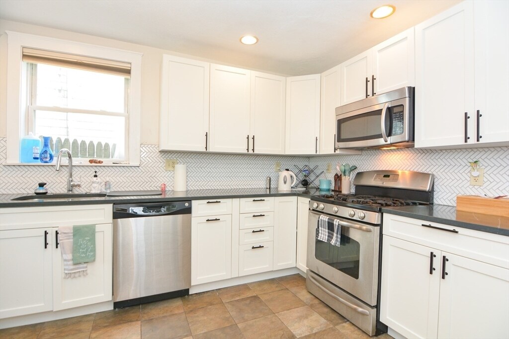 Foto principal - 84 Roseclair St