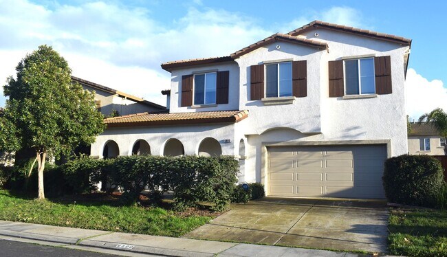 Building Photo - 6800 Sao Tiago Way