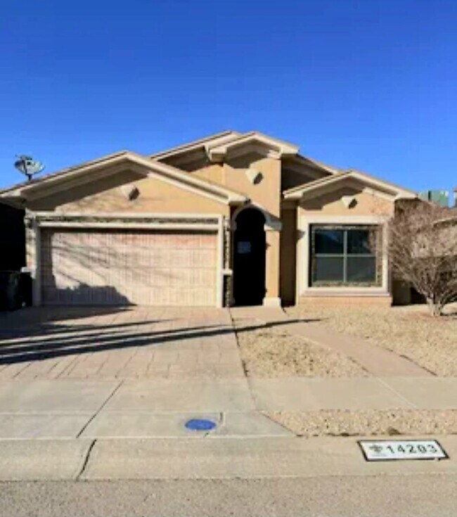 Foto del edificio - 3 bedroom 2 bathroom beautiful rental ! Av...