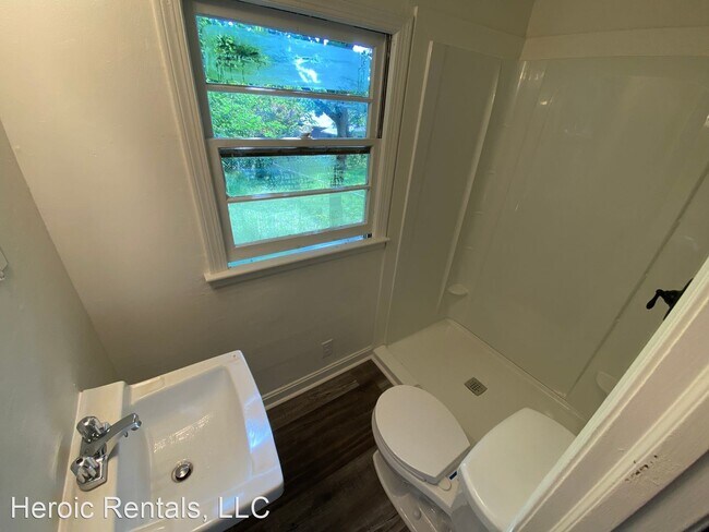 Building Photo - 1 br, 1 bath House - 105 Wilson St.
