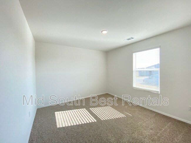 Foto del edificio - 52 Kelton Ln