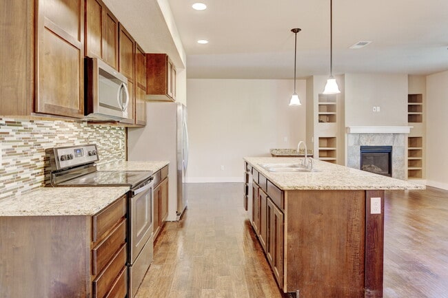 Building Photo - 2107 Sandbur Dr