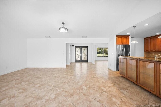 Building Photo - 3074 NE Loquat Ln