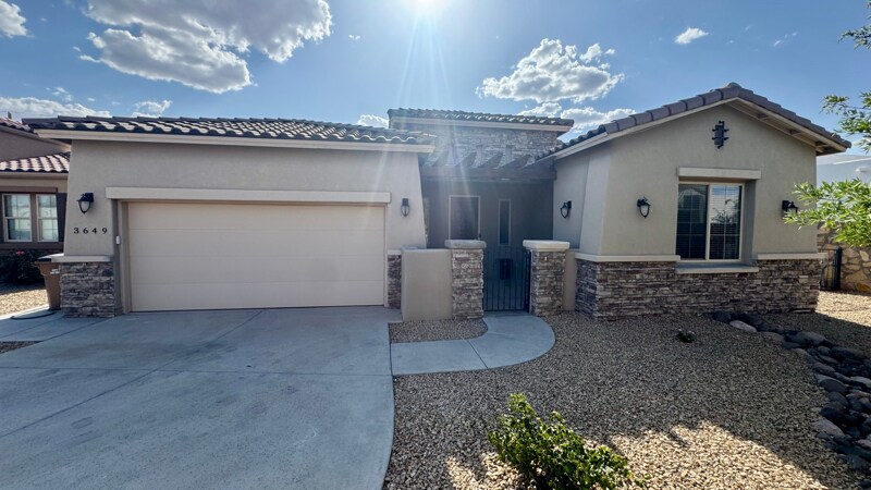 Foto principal - 3649 Sienna Ave