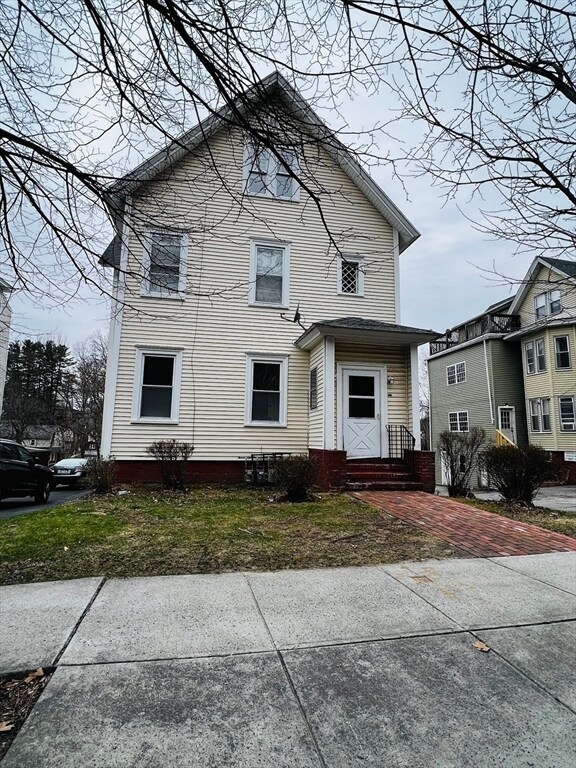 Building Photo - 638 Pleasant St