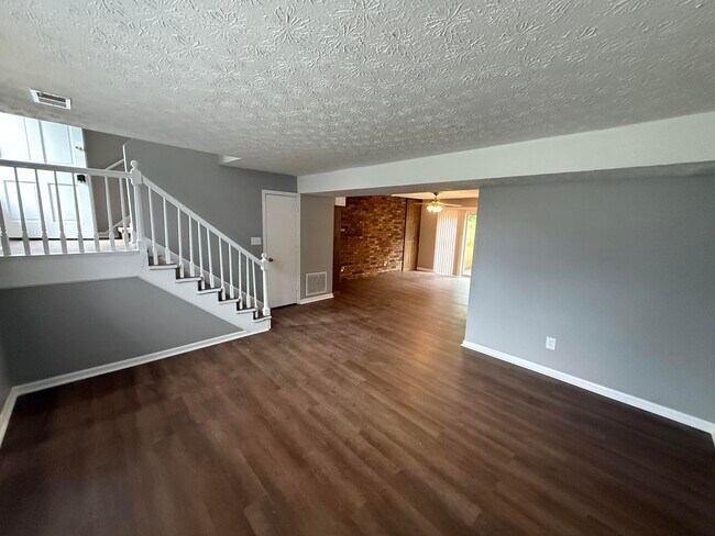 Foto del edificio - 3705 Crosby Dr