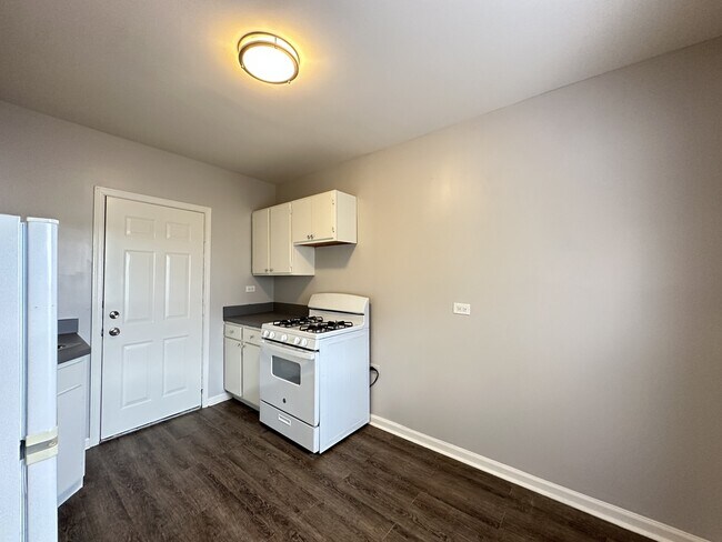 Foto del edificio - 5740 N Winthrop Ave