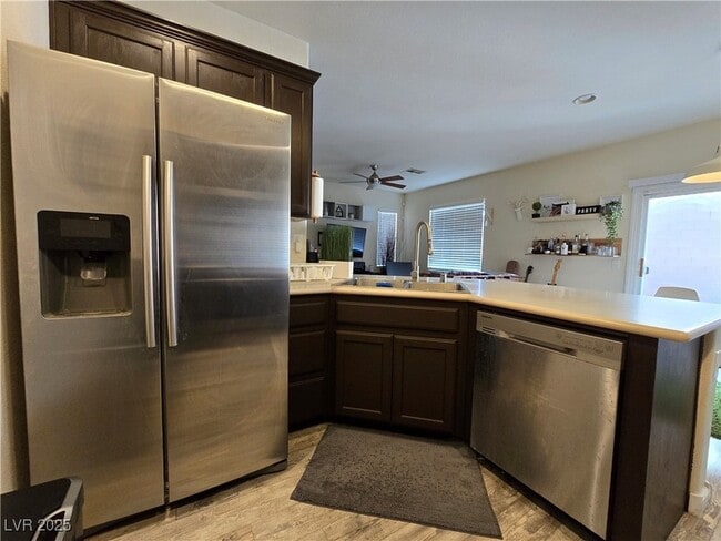 Foto del edificio - 9538 Van Halen Ln