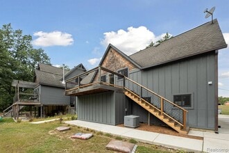 Building Photo - 9824 Hidden Acres