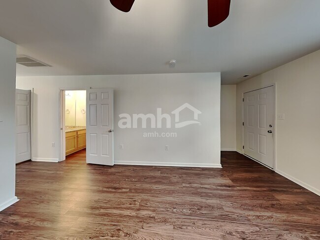 Foto del edificio - 51 Wolf Creek Ln