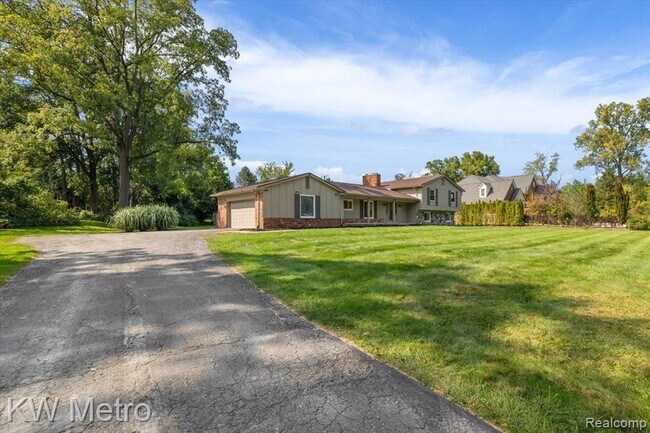 Building Photo - 5570 Forman Dr