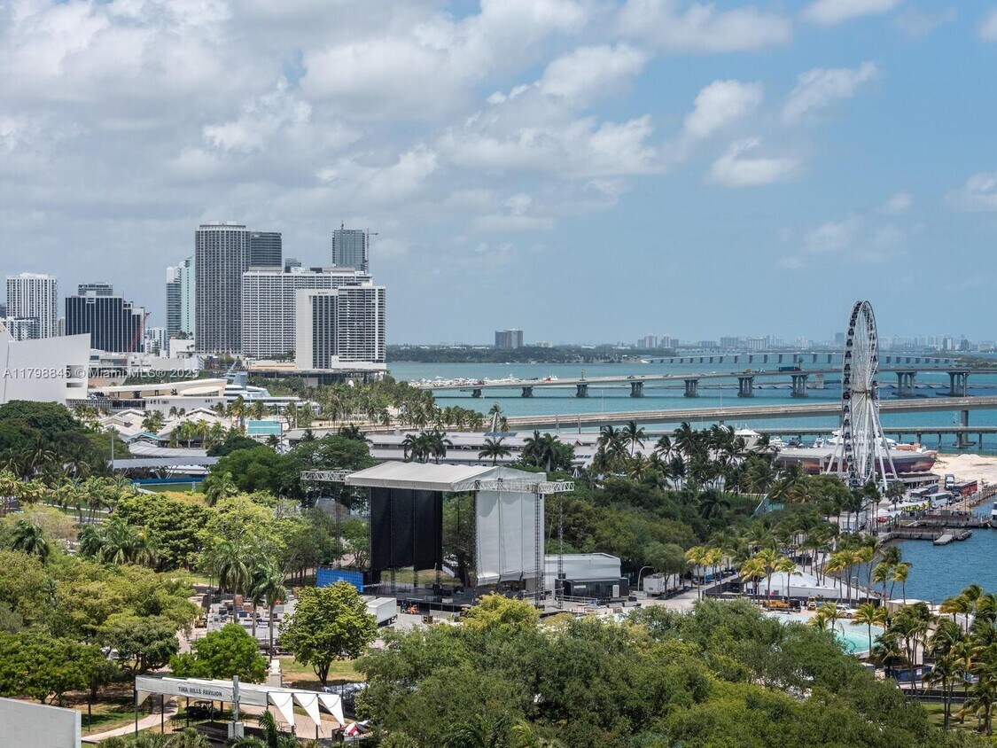 Primary Photo - 325 S Biscayne Blvd