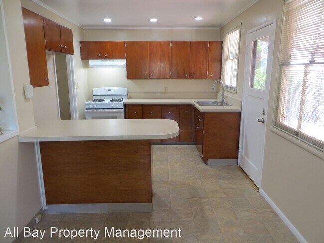 Building Photo - 3 br, 1 bath House - 17007 Via Magdalena