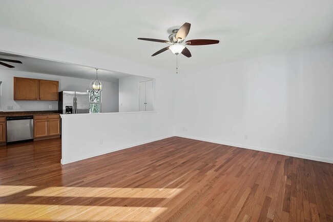 Building Photo - 617 S Duchesne Dr