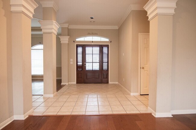 Foto del edificio - 6180 Gracemount Ln