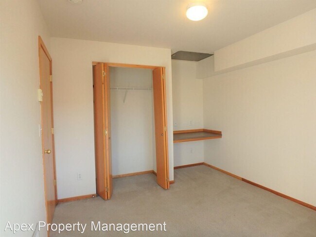 Building Photo - 1 br, 1 bath Apartment - 240 32ND STREET