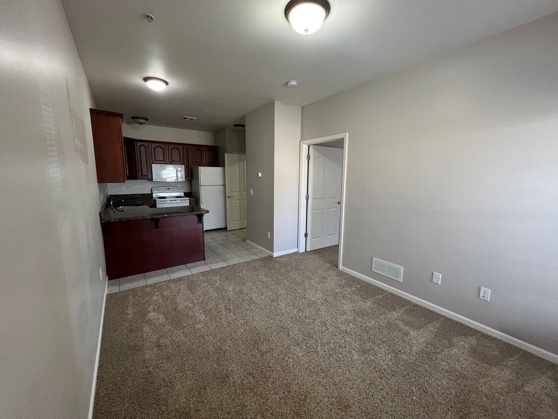 Foto principal - Pre-Leasing for 25/26 School Year