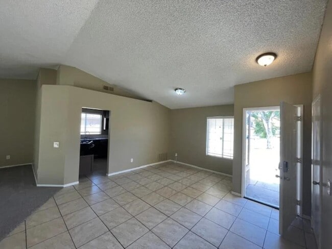 Foto del edificio - 3590 N Amberwood Ave