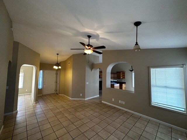 Foto del edificio - HOUSE FOR RENT