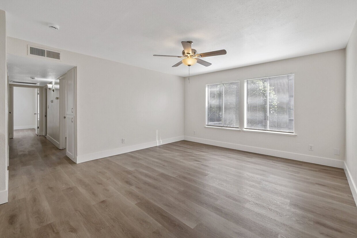 Foto principal - Brand new remodel unit! Must see