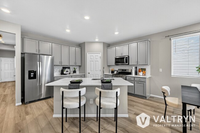 Foto del edificio - 13375 Valley Peak Dr