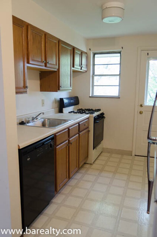 Foto del edificio - 475 E Hudson St