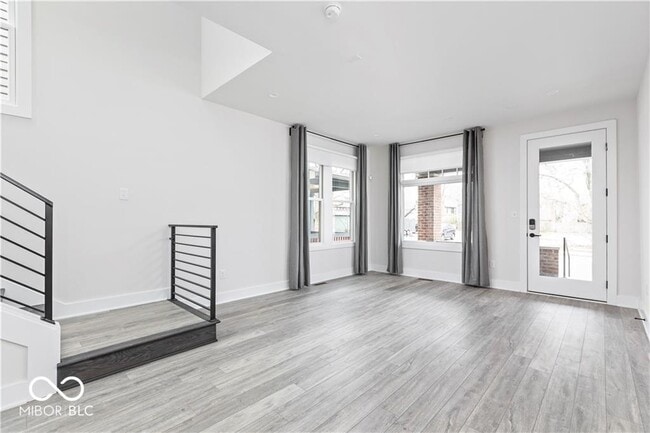 Building Photo - 2141 N Talbott St