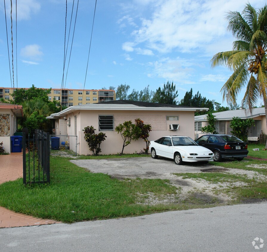 Foto del edificio - 2510-2520 NE 181 St